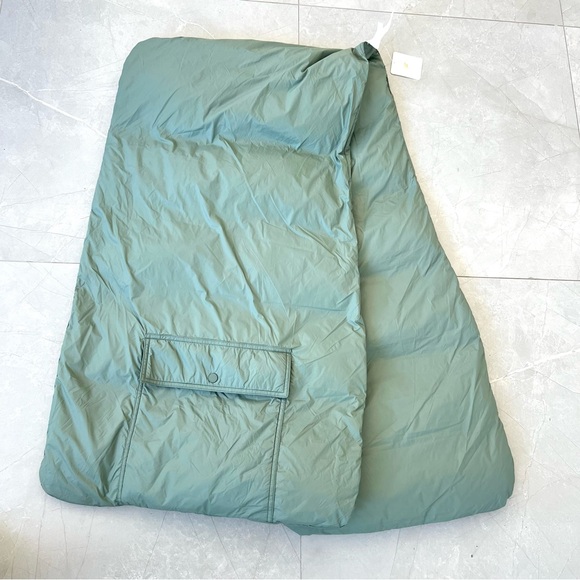 FABLETICS NWT Unisex Smoke Green Large Pockets Lightweight Nylon Puffer Scarf - Picture 11 of 16